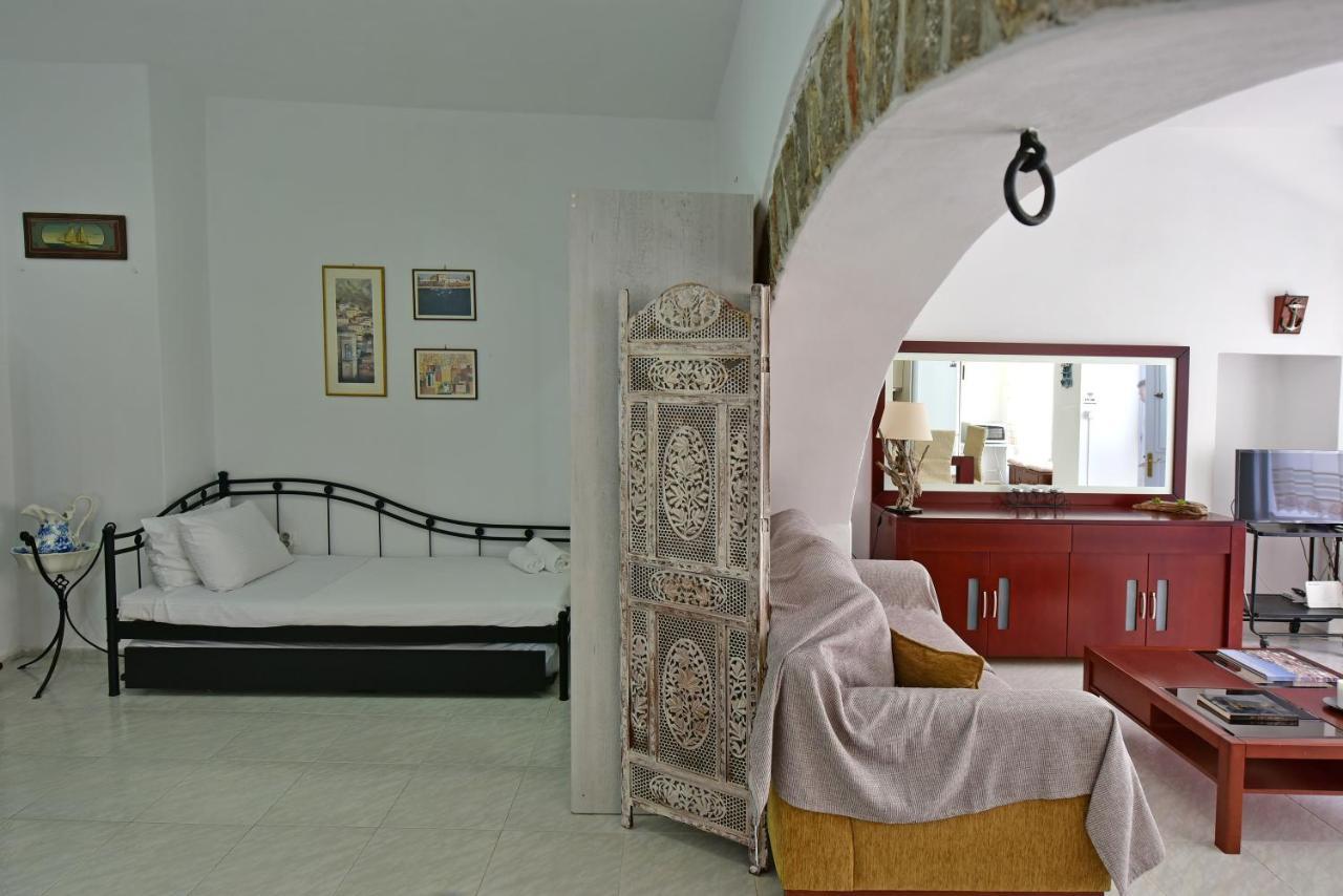 Arco I/ Downtown Rustic Apartment/4 Min From Port Hydra  Bagian luar foto