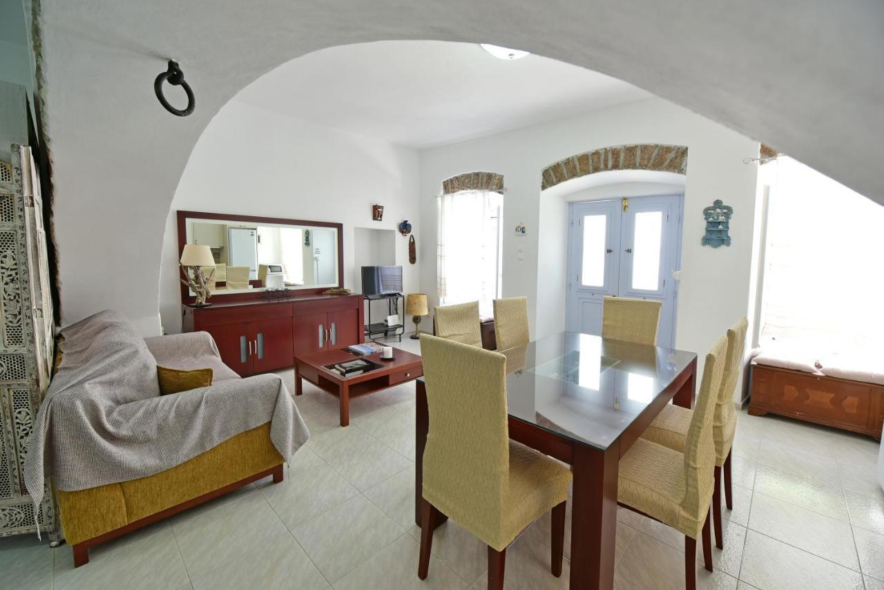 Arco I/ Downtown Rustic Apartment/4 Min From Port Hydra  Bagian luar foto