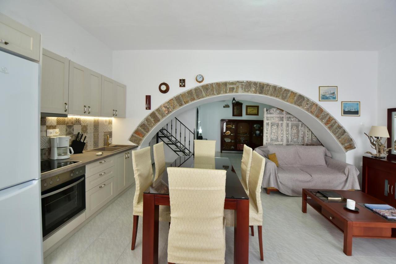 Arco I/ Downtown Rustic Apartment/4 Min From Port Hydra  Bagian luar foto